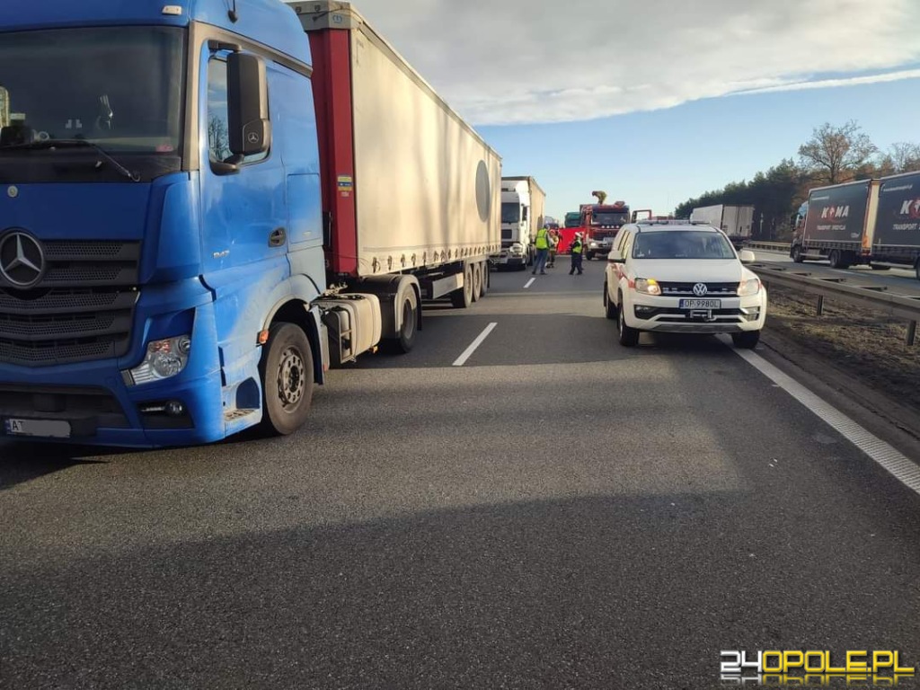 Autostrada zablokowana w obu kierunkach Śmiertelny wypadek na 229 km