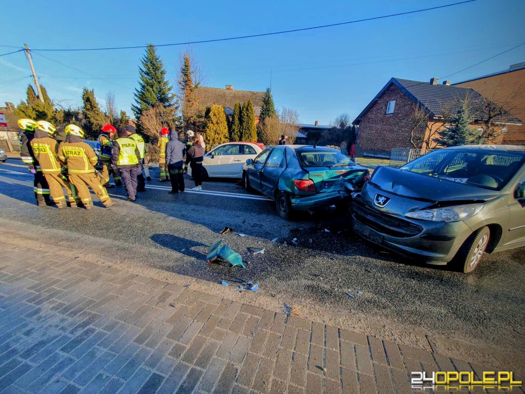 Cztery Osoby Poszkodowane W Zdarzeniu Drogowym W Strojcu Wiadomo Ci