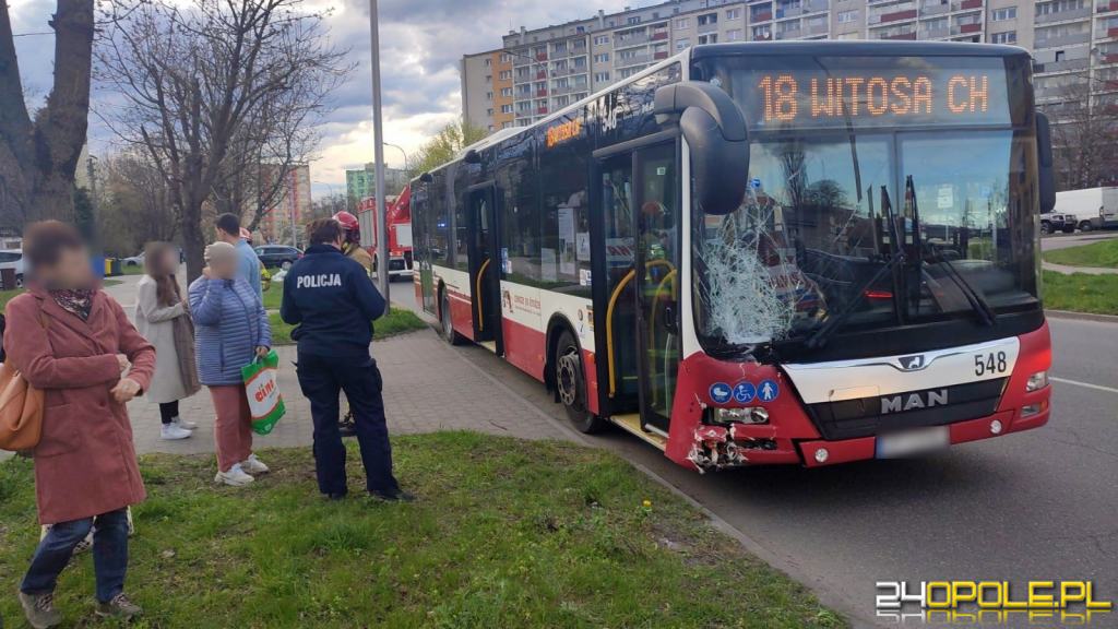 Zderzenie Samochodu Osobowego Z Autobusem MZK W Opolu 24opole Pl