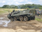 Zlot pojazdów militarnych i terenowych w Winowie - 20070701210612S7001415.jpg