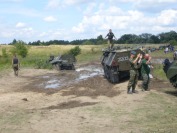 Zlot pojazdów militarnych i terenowych w Winowie - 20070701210612S7001418.jpg