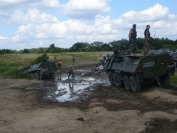 Zlot pojazdów militarnych i terenowych w Winowie - 20070701210612S7001419.jpg