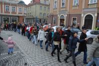 Polonez maturzystów na opolskim rynku  - 727_dsc_0487.jpg