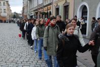 Polonez maturzystów na opolskim rynku  - 727_dsc_0505.jpg