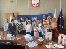 12 nowych obywateli Polski. Rozdanie obywatelstw w Urzędzie Wojewódzkim w Opolu