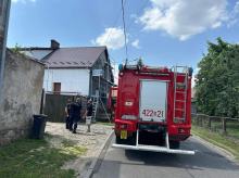 Mężczyzna porażony prądem w Dobieszowie: służby ratunkowe w akcji
