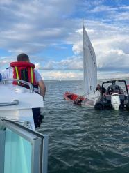 Akcja ratunkowa na Jeziorze Nyskim. Troje nastolatków za burtą