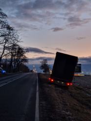 Śliska nawierzchnia przyczyną zdarzenia na DK46 - apel o ostrożność na drodze