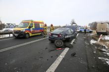 Opole: Osobówka zderzyła się z busem. Jedna osoba w szpitalu