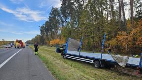 Kierowca ciężarówki wjechał do rowu na A4 w kierunku Katowic 