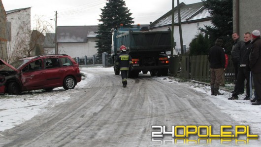 Wypadek na oblodzonej drodze