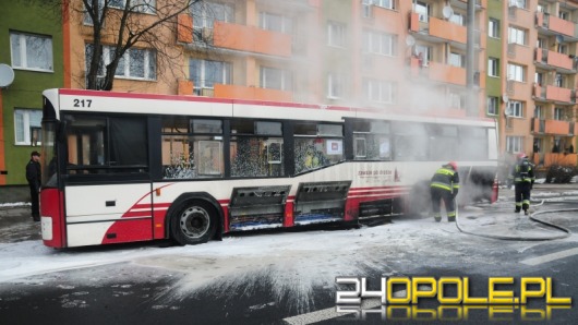 Pożar w autobusie MZK. Pasażerowie zdążyli uciec przed ogniem.