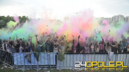 Tłum studentów na Festiwalu Kolorów w Opolu