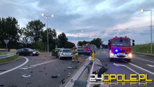 Zderzenie pojazdów w Otmuchowie. Droga jest nieprzejezdna 