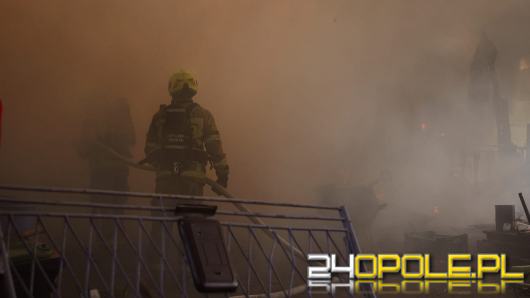 Duża akcja gaśnicza w Raskach: Ogień przydomowych zabudowań