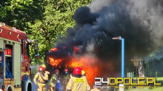 Autobus spłonął w Turawie - na szczęście obyło się bez ofiar