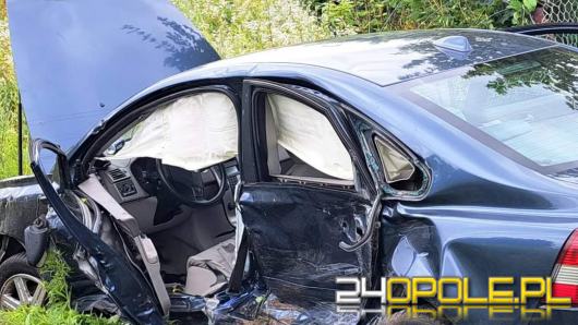 Wypadek na DK42 w Bukowie w powiecie namysłowskim.  Trzy osoby w szpitalu 