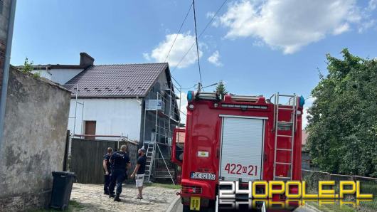 Mężczyzna porażony prądem w Dobieszowie: służby ratunkowe w akcji