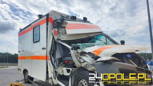 Wypadek karetki na autostradzie A4 w Katowicach