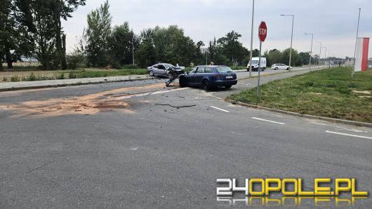 Czołowe zderzenie Audi i BMW na ul. Północnej w Opolu