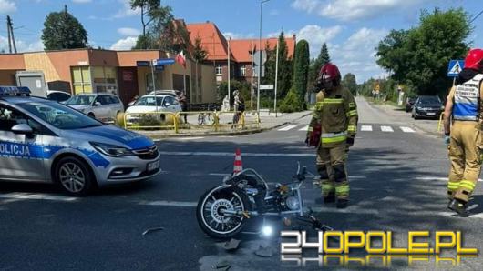 Wypadek osobówki z motocyklem. Dwie osoby w szpitalu.  Na miejscu lądował LPR 