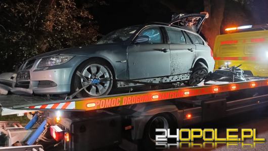 BMW rozbiło się na drzewie. 42-letni kierowca był pijany