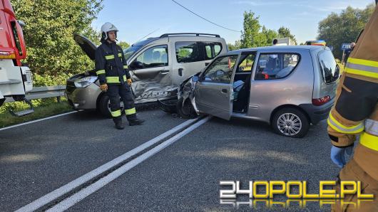 Wypadek dwóch samochodów osobowych. Kobieta wymusiła pierwszeństwo