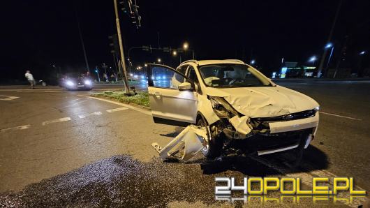 Zderzenie na skrzyżowaniu obwodnicy Opola i ulicy Luboszyckiej - dwie osoby trafiły do szpitala