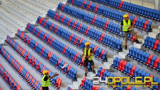 Krzesełka już zdobią trybuny Stadionu Opolskiego