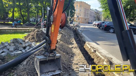 Koniec przebudowy chodnika na ul. Pułaskiego. Trwają także prace na Zajączka i Waryńskiego