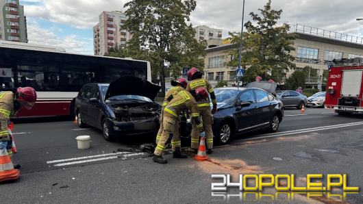 Kolizja dwóch samochodów na ul. Ozimskiej w Opolu