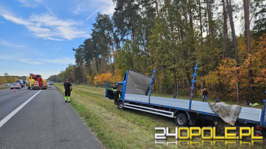 Kierowca ciężarówki wjechał do rowu na A4 w kierunku Katowic 