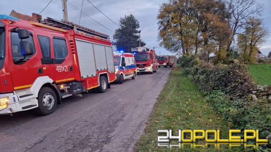 Kalinowice: Pożar budynku mieszkalnego. Jeden z policjantów ucierpiał podczas ewakuacji lokatora