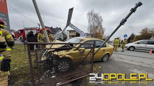 Wypadek na skrzyżowaniu w Opolu-Chmielowicach. Ranna kobieta trafiła do szpitala