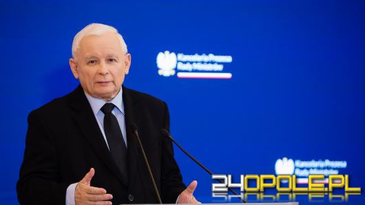 Sejmowa komisja: Jarosław Kaczyński i inni odpowiedzą za zniszczenie wieńca i pobicie aktywisty