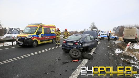 Opole: Osobówka zderzyła się z busem. Jedna osoba w szpitalu