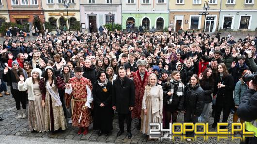 Opolscy maturzyści w akcji, czyli Poloneza czas zacząć!