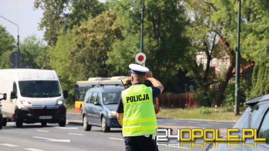 Dwóch kierowców zatrzymano za znaczną prędkość. Kolejny za brak uprawnień 